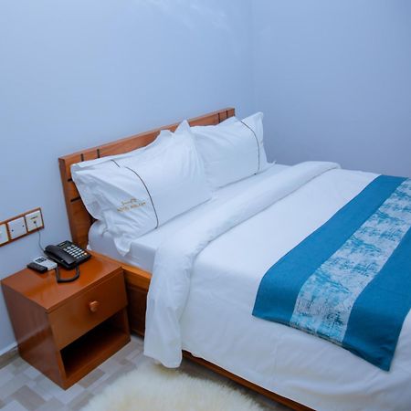 Hotel Rolax Dar es Salaam Ngoại thất bức ảnh