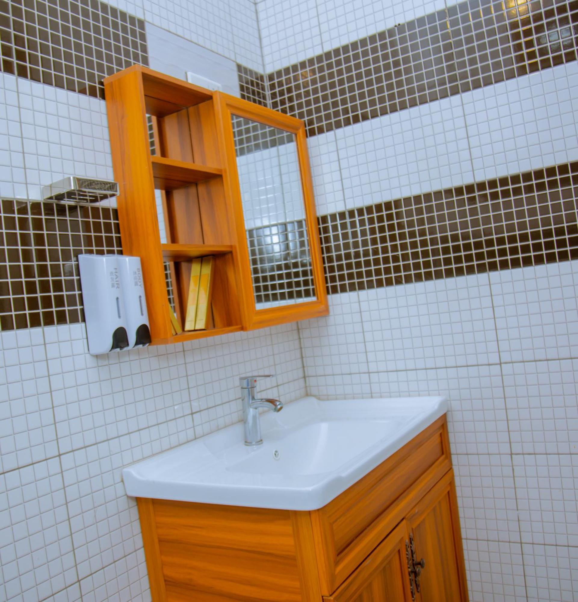 Hotel Rolax Dar es Salaam Ngoại thất bức ảnh