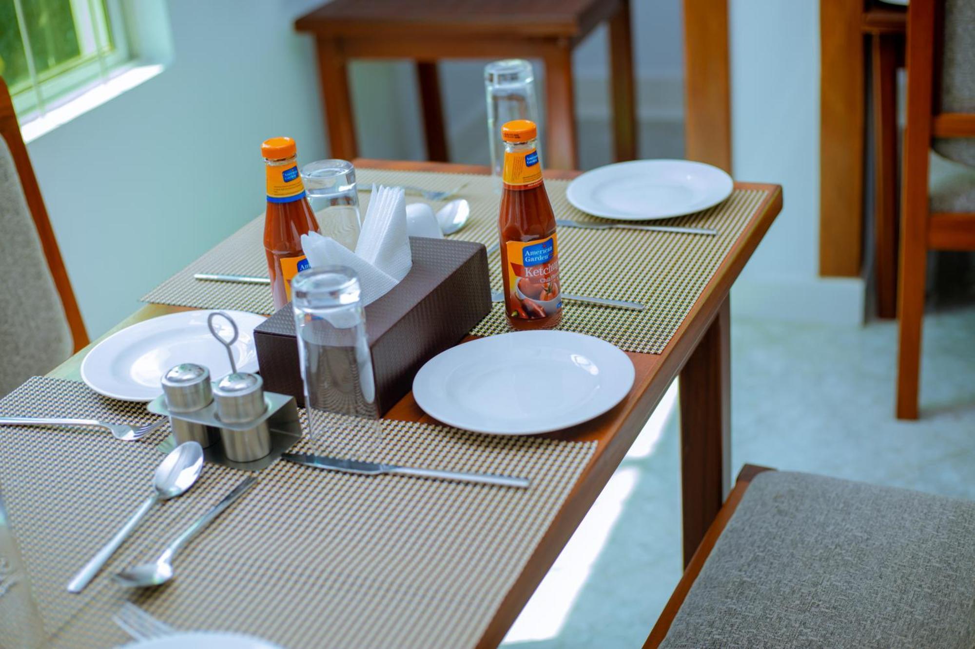 Hotel Rolax Dar es Salaam Ngoại thất bức ảnh