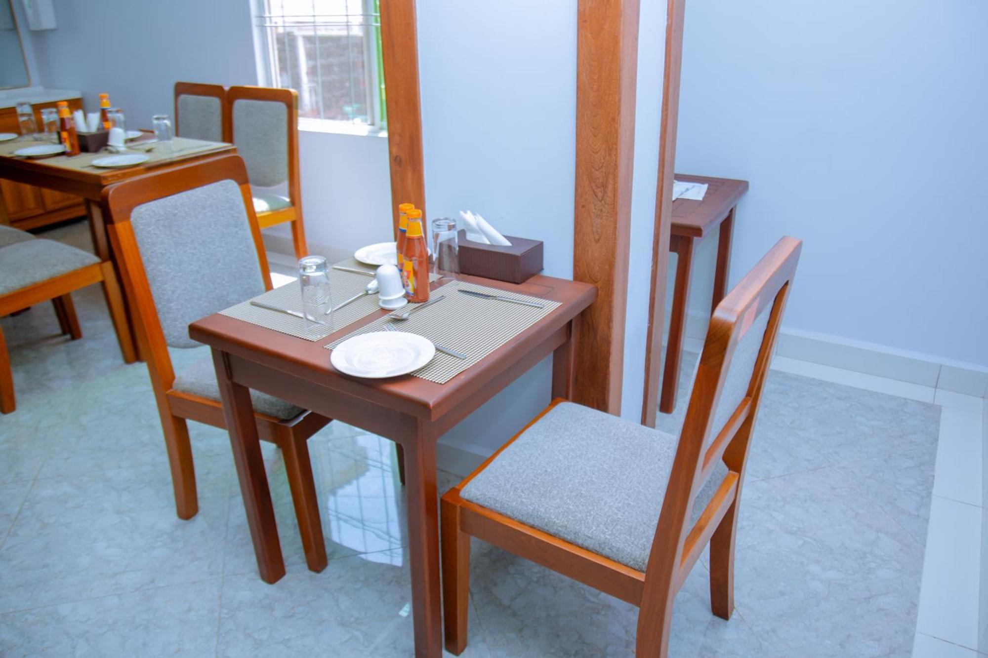 Hotel Rolax Dar es Salaam Ngoại thất bức ảnh