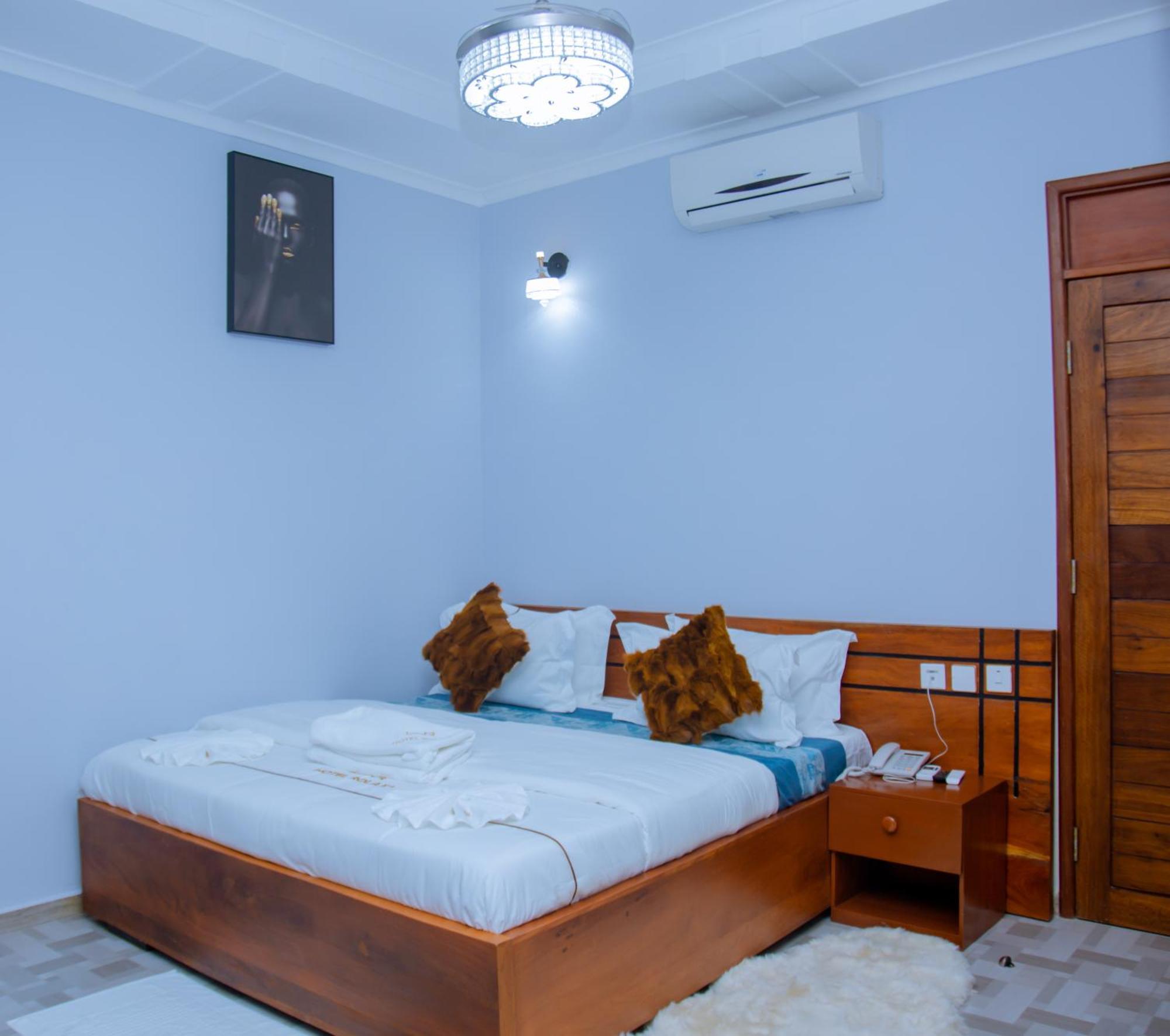 Hotel Rolax Dar es Salaam Ngoại thất bức ảnh