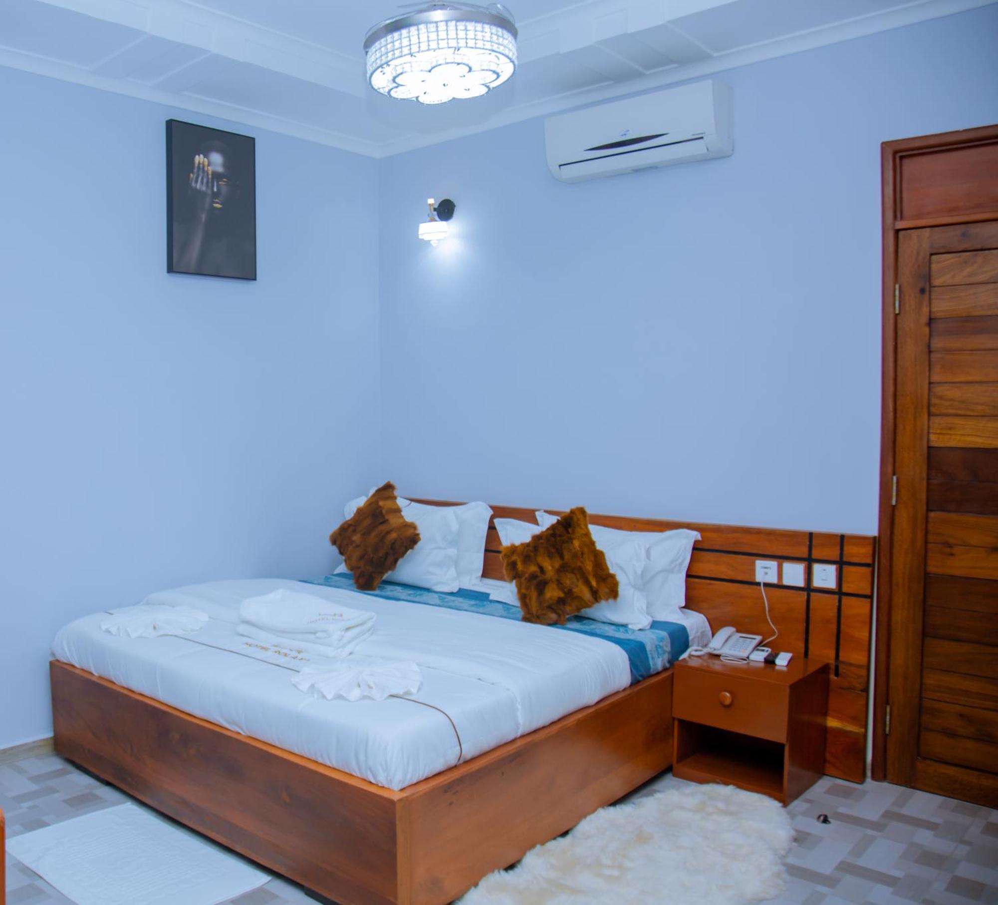 Hotel Rolax Dar es Salaam Ngoại thất bức ảnh